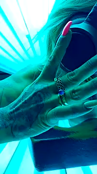 Ninasweden online show from March 10, 9:32 am