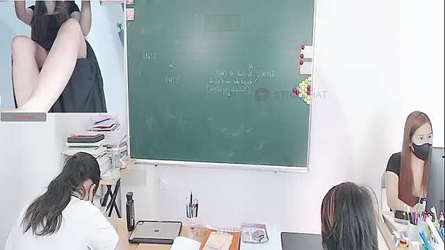 Snapshot of _Math_ chatting on October 28, 3:21 am  Math  online show from October 28, 3:21 am