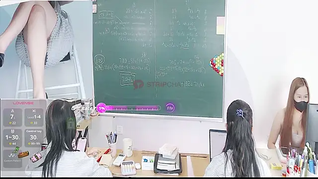 Snapshot of _Math_ chatting on November 3, 3:30 am  Math  online show from November 3, 3:30 am