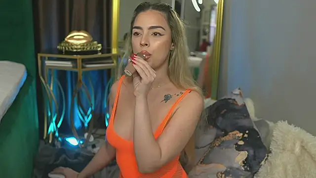 ScarletColes online show from January 18, 2:36 am