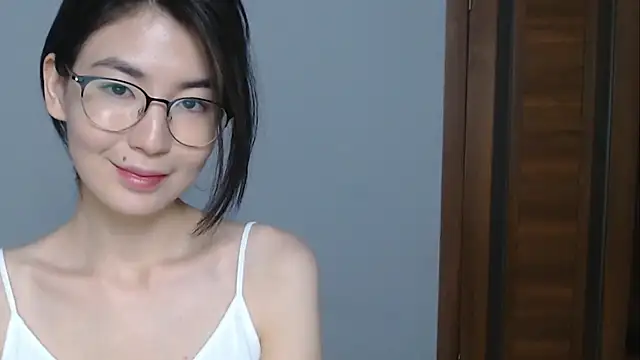 Snapshot of traxexe chatting on March 6, 6:37 pm traxexe online show from March 6, 6:37 pm