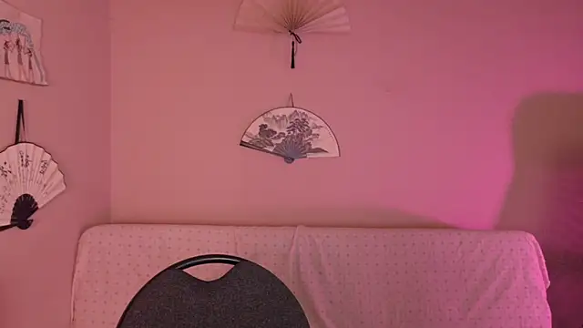 Snapshot of phoenix_xx chatting on June 4, 12:33 pm phoenix xx online show from June 4, 12:33 pm