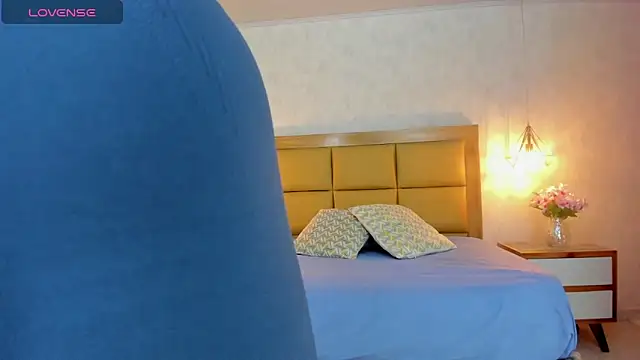 LARSONMIA online show from October 31, 12:39 pm