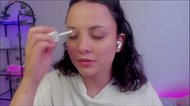 Megan Rodrigo online show from January 13, 6:59 pm