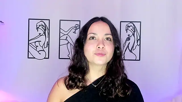 Snapshot of Megan_Rodrigo chatting on October 5, 7:01 pm Megan Rodrigo online show from October 5, 7:01 pm