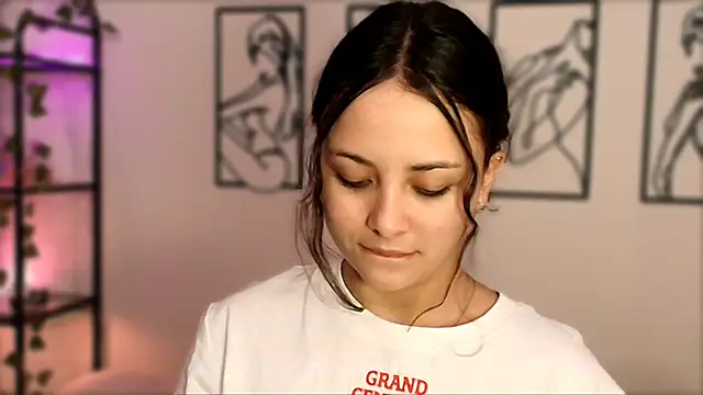 Snapshot of Megan_Rodrigo chatting on October 7, 7:22 pm Megan Rodrigo online show from October 7, 7:22 pm