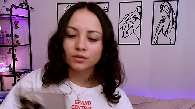 Snapshot of Megan_Rodrigo chatting on October 12, 7:02 pm Megan Rodrigo online show from October 12, 7:02 pm