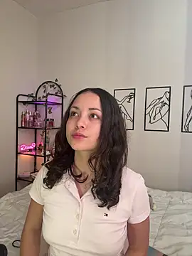 Snapshot of Megan_Rodrigo chatting on November 23, 7:24 pm Megan Rodrigo online show from November 23, 7:24 pm