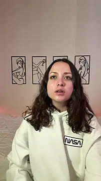 Snapshot of Megan_Rodrigo chatting on November 28, 5:48 pm Megan Rodrigo online show from November 28, 5:48 pm