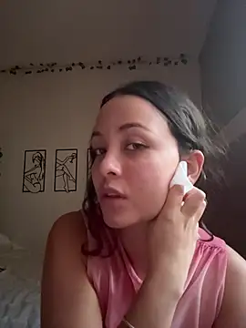 Snapshot of Megan_Rodrigo chatting on December 13, 10:48 pm Megan Rodrigo online show from December 13, 10:48 pm