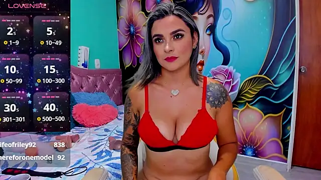 mia bigtits17 online show from December 29, 10:47 pm