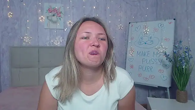 Snapshot of SallyVerda chatting on October 9, 5:55 pm SallyVerda online show from October 9, 5:55 pm