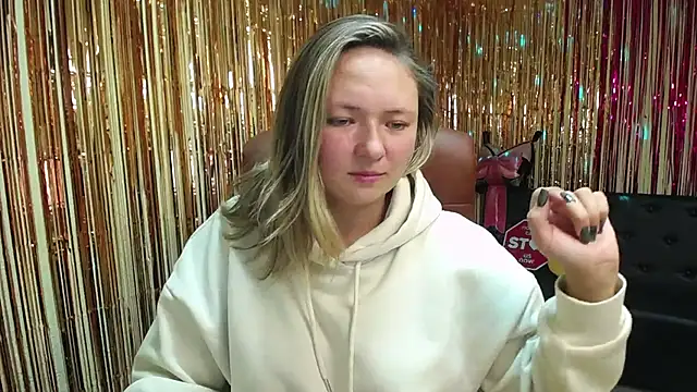 Snapshot of SallyVerda chatting on October 12, 5:23 pm SallyVerda online show from October 12, 5:23 pm