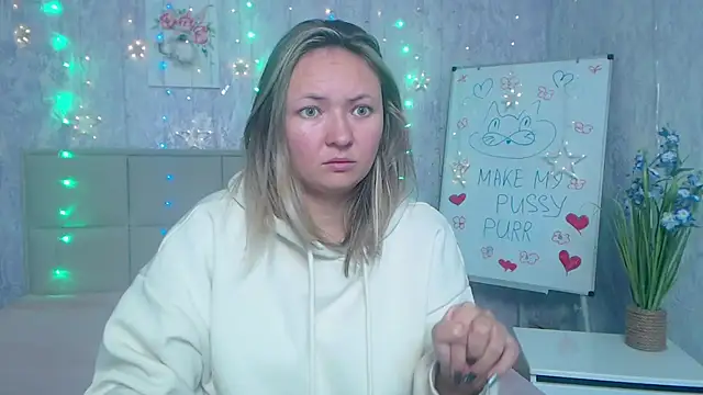 Snapshot of SallyVerda chatting on October 14, 5:36 pm SallyVerda online show from October 14, 5:36 pm