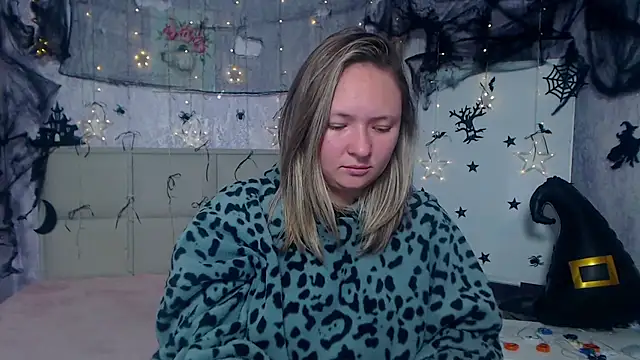 Snapshot of SallyVerda chatting on October 15, 5:24 pm SallyVerda online show from October 15, 5:24 pm