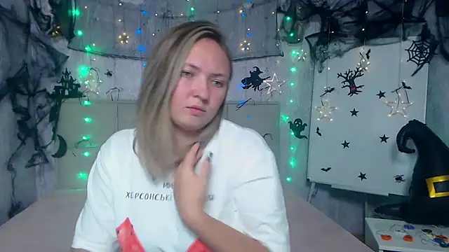 Snapshot of SallyVerda chatting on October 16, 6:09 pm SallyVerda online show from October 16, 6:09 pm