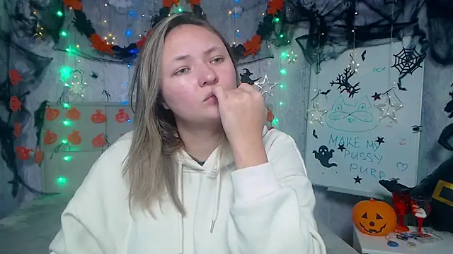 Snapshot of SallyVerda chatting on November 4, 6:40 pm SallyVerda online show from November 4, 6:40 pm