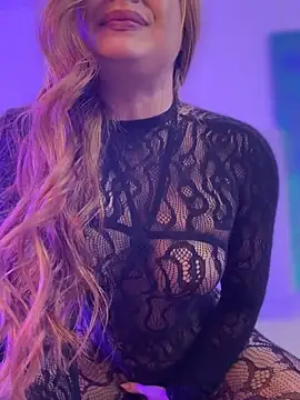 Amber Martins  online show from May 3, 12:05 am