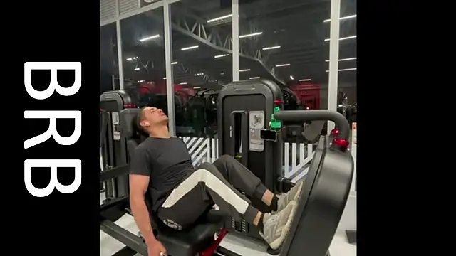 Snapshot of Tom_blunt96 chatting on March 3, 8:31 am Tom blunt96 online show from March 3, 8:31 am