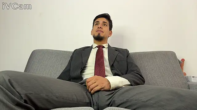 Snapshot of Tom_blunt96 chatting on April 9, 4:23 pm Tom blunt96 online show from April 9, 4:23 pm