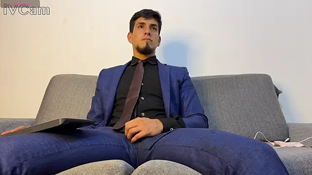 Snapshot of Tom_blunt96 chatting on April 14, 11:11 pm Tom blunt96 online show from April 14, 11:11 pm