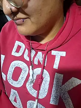 lucky-leah online show from November 21, 4:11 am