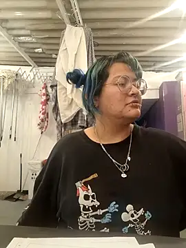 lucky-leah online show from June 5, 3:35 am