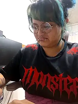 lucky-leah online show from June 6, 3:22 am