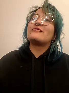 lucky-leah online show from July 18, 4:05 am