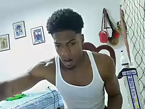 Snapshot of andrews2399 chatting on January 10, 1:42 am andrews2399 online show from January 10, 1:42 am