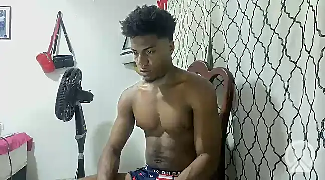 Snapshot of andrews2399 chatting on February 10, 1:03 am andrews2399 online show from February 10, 1:03 am