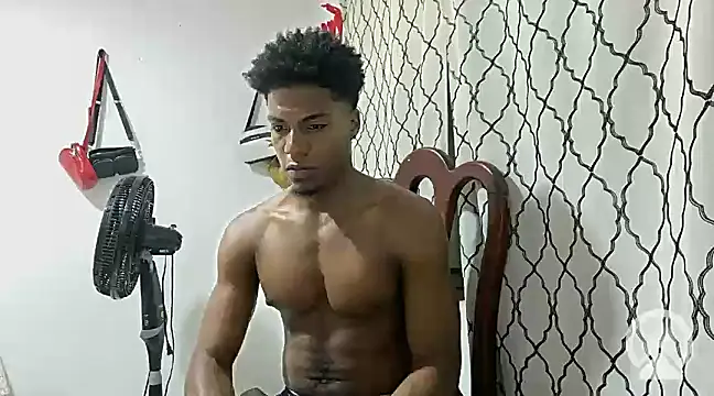 Snapshot of andrews2399 chatting on February 11, 1:10 am andrews2399 online show from February 11, 1:10 am