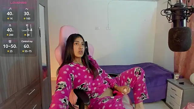 Snapshot of Kayla_foxxy chatting on December 11, 6:58 am Kayla foxxy online show from December 11, 6:58 am