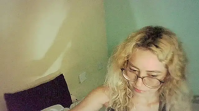 JuliaMack online show from December 19, 5:07 am