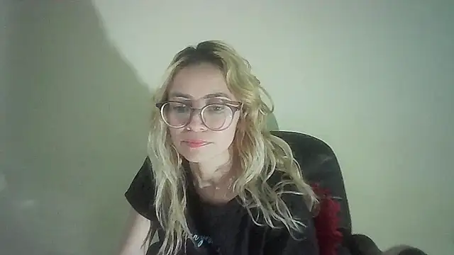 JuliaMack online show from January 2, 8:35 pm