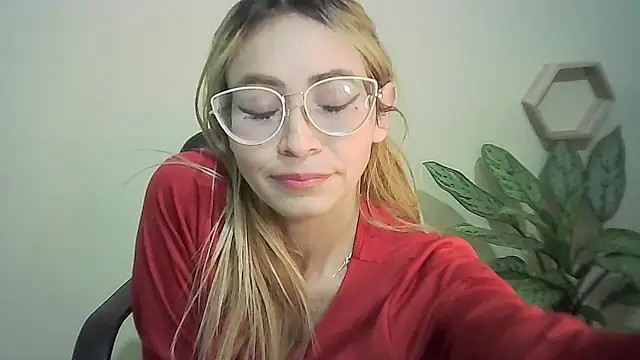 JuliaMack online show from March 1, 3:32 am