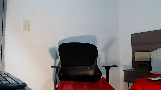 Snapshot of Mila_cams1_ chatting on February 22, 10:47 am Mila cams1 online show from February 22, 10:47 am