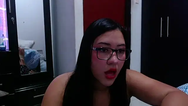 LuciaTomson online show from May 14, 7:42 pm