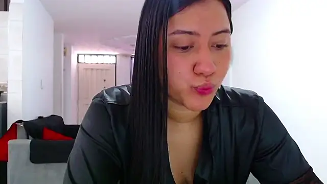 LuciaTomson online show from May 21, 4:03 pm