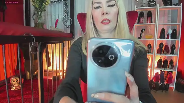 Snapshot of MistressAndre chatting on March 12, 8:15 pm MistressAndre online show from March 12, 8:15 pm