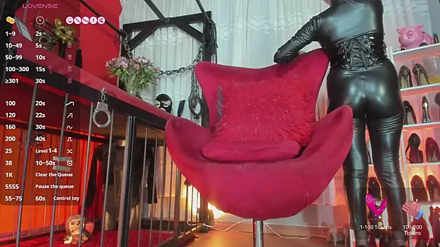 Snapshot of MistressAndre chatting on March 26, 8:36 pm MistressAndre online show from March 26, 8:36 pm