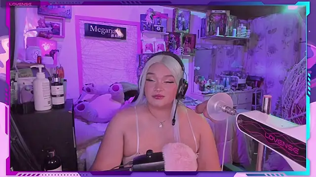 Snapshot of MegariaB chatting on September 13, 3:39 am MegariaB online show from September 13, 3:39 am