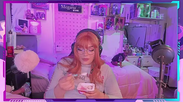 Snapshot of MegariaB chatting on October 14, 4:02 am MegariaB online show from October 14, 4:02 am