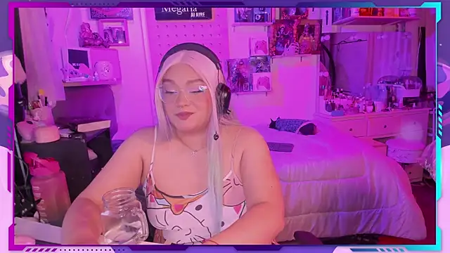 Snapshot of MegariaB chatting on October 28, 3:54 am MegariaB online show from October 28, 3:54 am