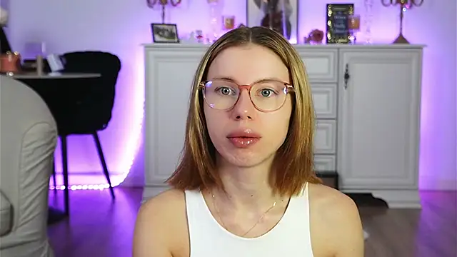 ivyleague  online show from October 28, 5:22 am