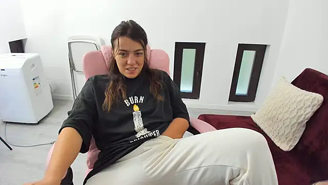 Dyana Kaylinn online show from September 28, 4:40 am