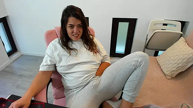 Dyana Kaylinn online show from November 2, 5:32 am