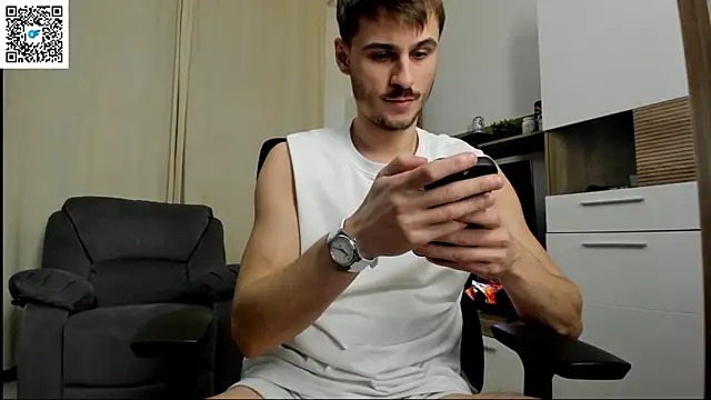 Snapshot of Jimmymorello chatting on January 17, 10:35 pm Jimmymorello online show from January 17, 10:35 pm