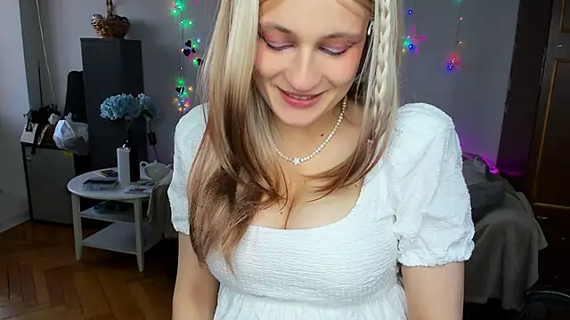 Snapshot of Evelyn_Harper@xh chatting on April 13, 4:12 pm Evelyn Harperxh online show from April 13, 4:12 pm
