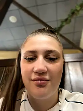 Snapshot of JessiMur chatting on September 18, 7:43 am JessiMur online show from September 18, 7:43 am